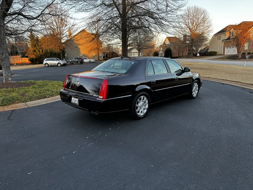 2008 Cadillac DTS - Image 9 of 31