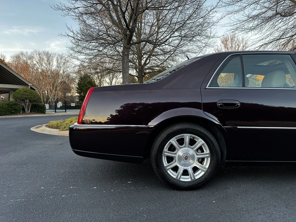 2008 Cadillac DTS - Image 19 of 31