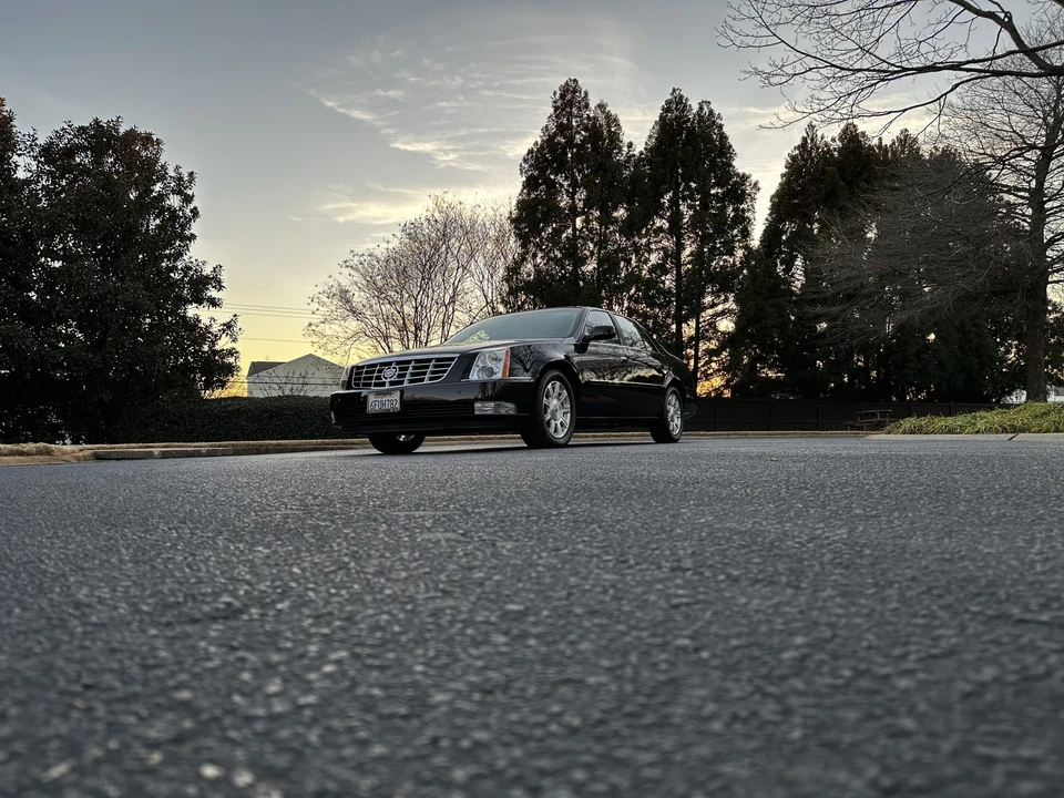 2008 Cadillac DTS - Image 2 of 31