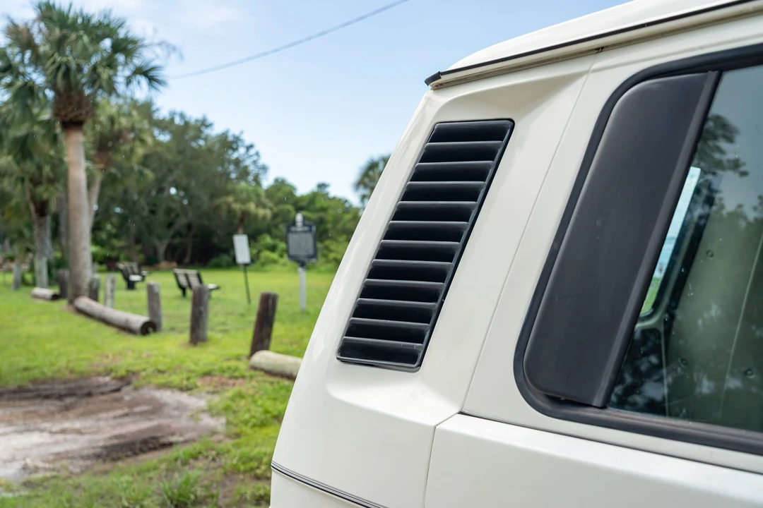 1990 Volkswagen Vanagon - Image 23 of 31
