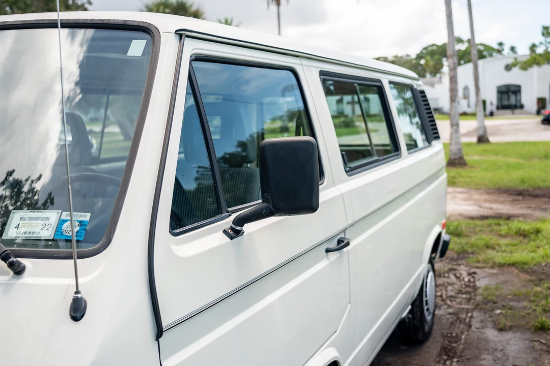 1990 Volkswagen Vanagon - Image 17 of 31