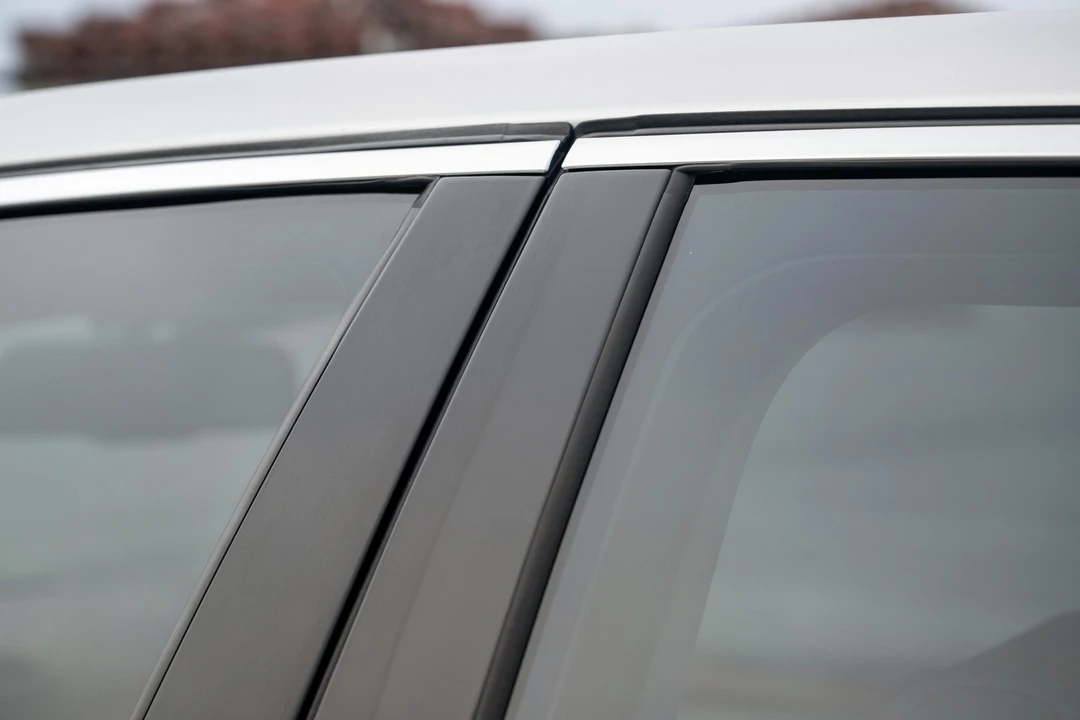 2006 Lexus LS 3rd Gen - Image 22 of 31