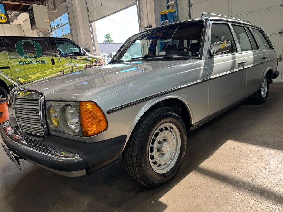 1985 Mercedes-Benz W123 Wagon (S123) - Image 18 of 31