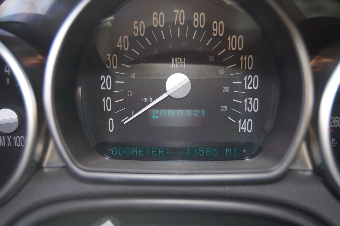 2004 Chevrolet SSR - Image 23 of 31