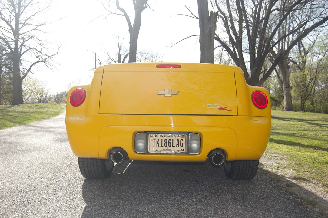2004 Chevrolet SSR - Image 17 of 31