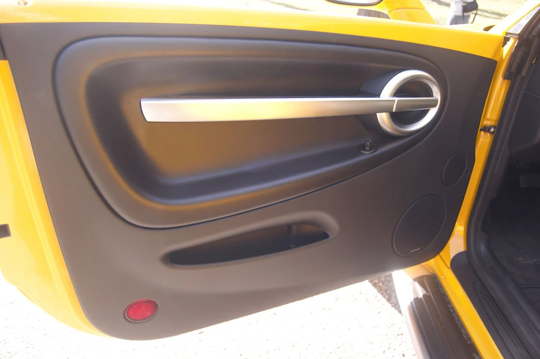 2004 Chevrolet SSR - Image 28 of 31