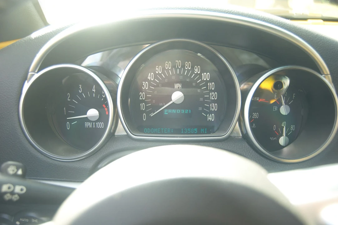 2004 Chevrolet SSR - Image 24 of 31