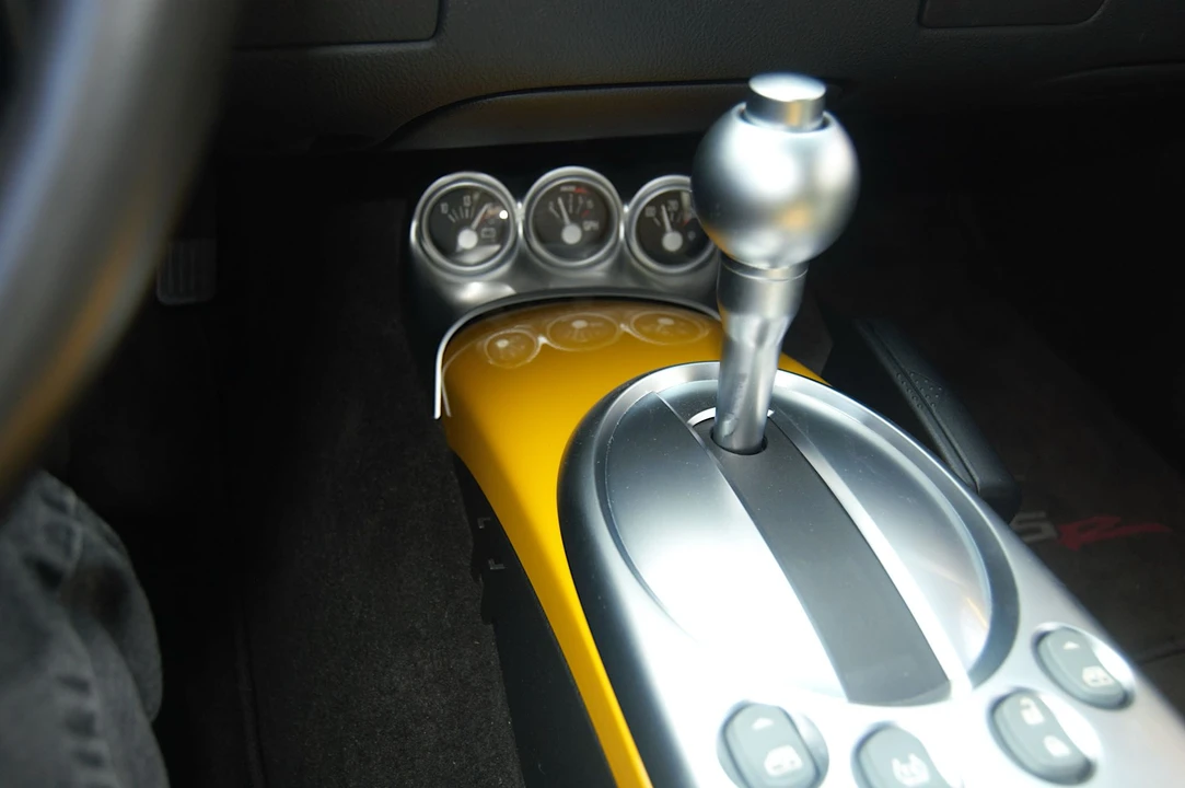 2004 Chevrolet SSR - Image 26 of 31