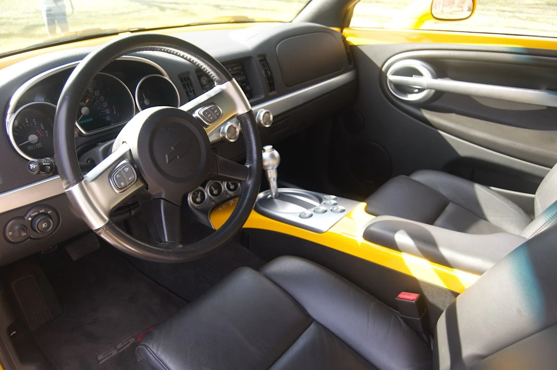 2004 Chevrolet SSR - Image 20 of 31