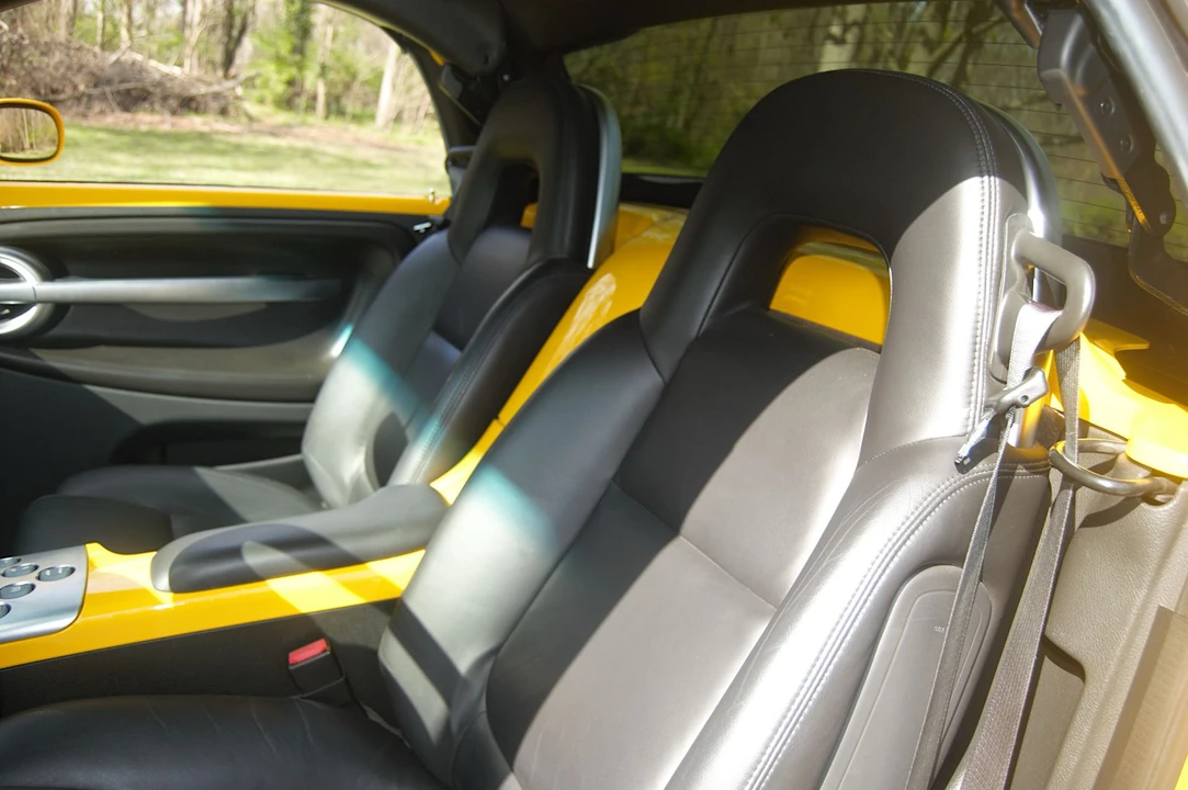 2004 Chevrolet SSR - Image 27 of 31