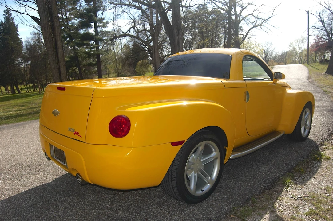 2004 Chevrolet SSR - Image 11 of 31