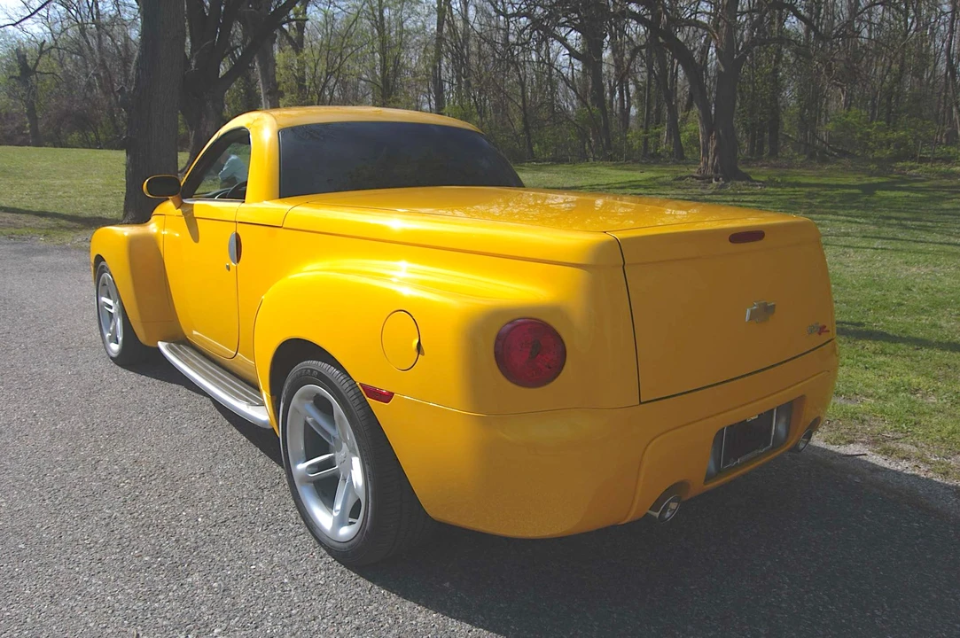 2004 Chevrolet SSR - Image 10 of 31
