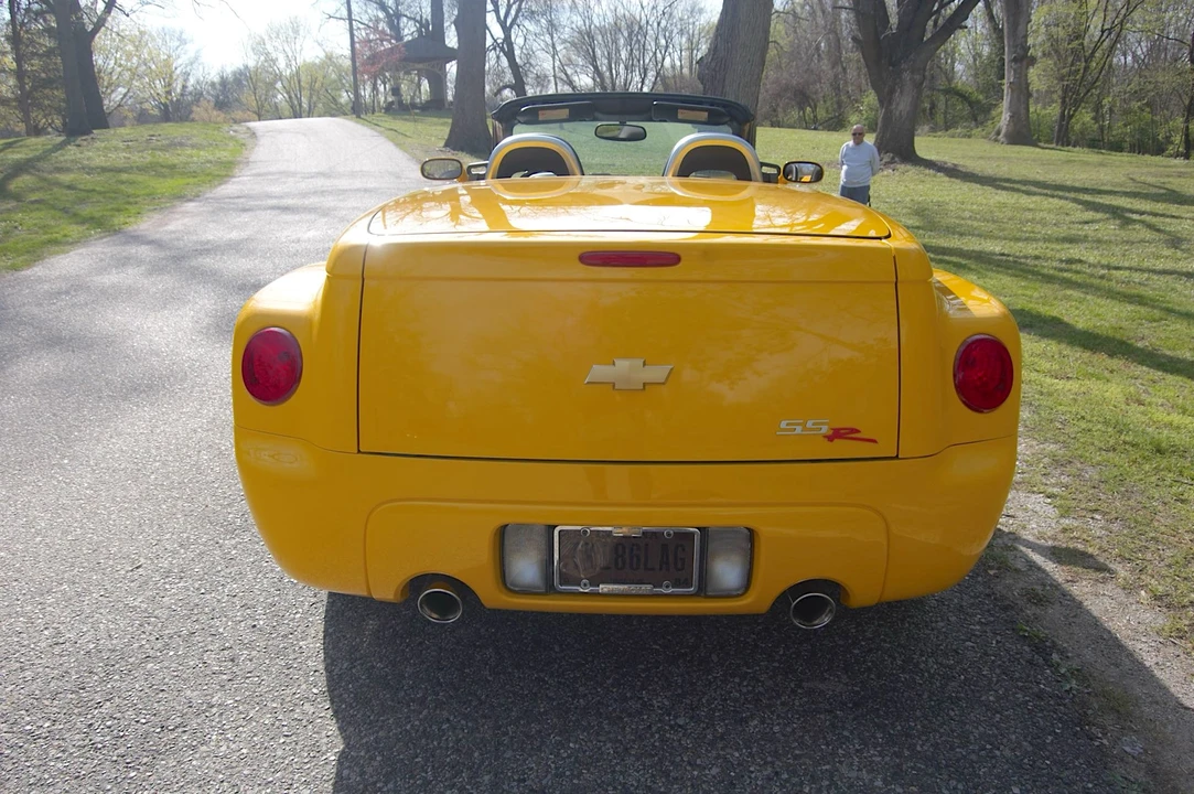 2004 Chevrolet SSR - Image 7 of 31
