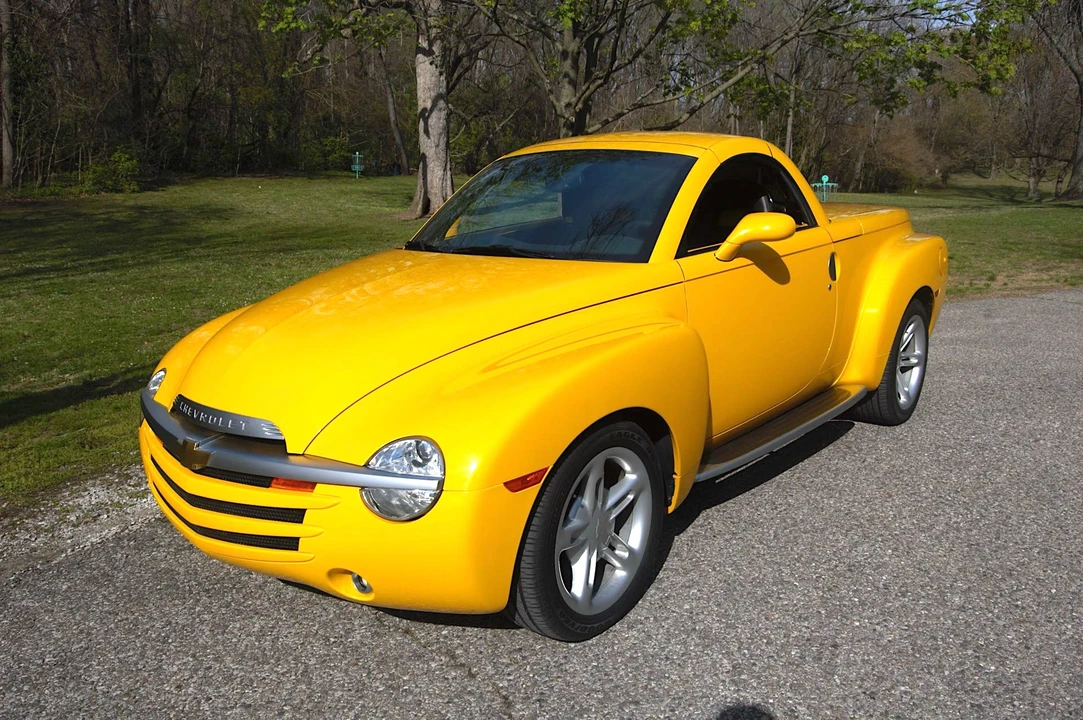 2004 Chevrolet SSR - Image 8 of 31