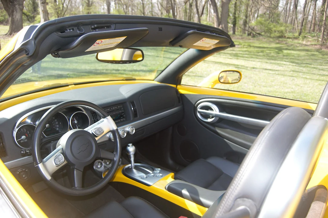 2004 Chevrolet SSR - Image 19 of 31
