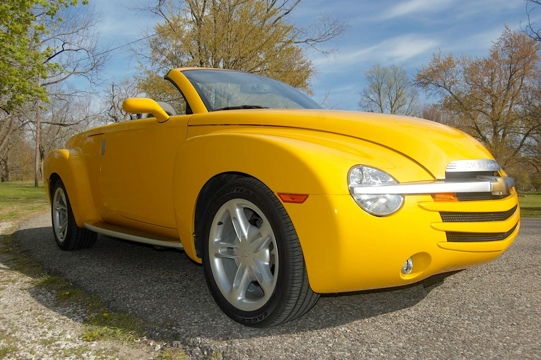 2004 Chevrolet SSR - Image 3 of 31