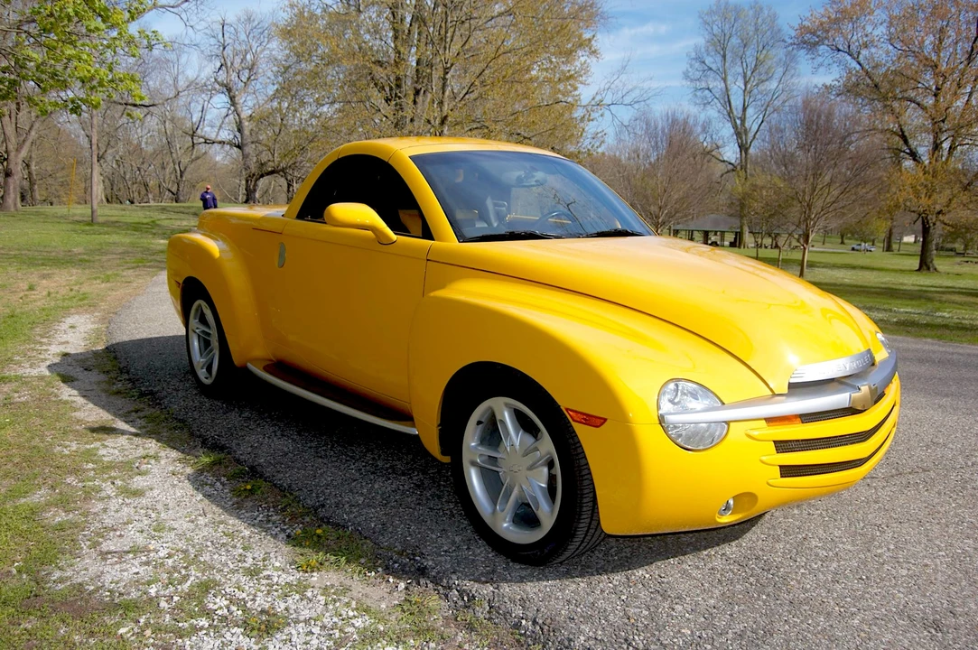 2004 Chevrolet SSR - Image 9 of 31