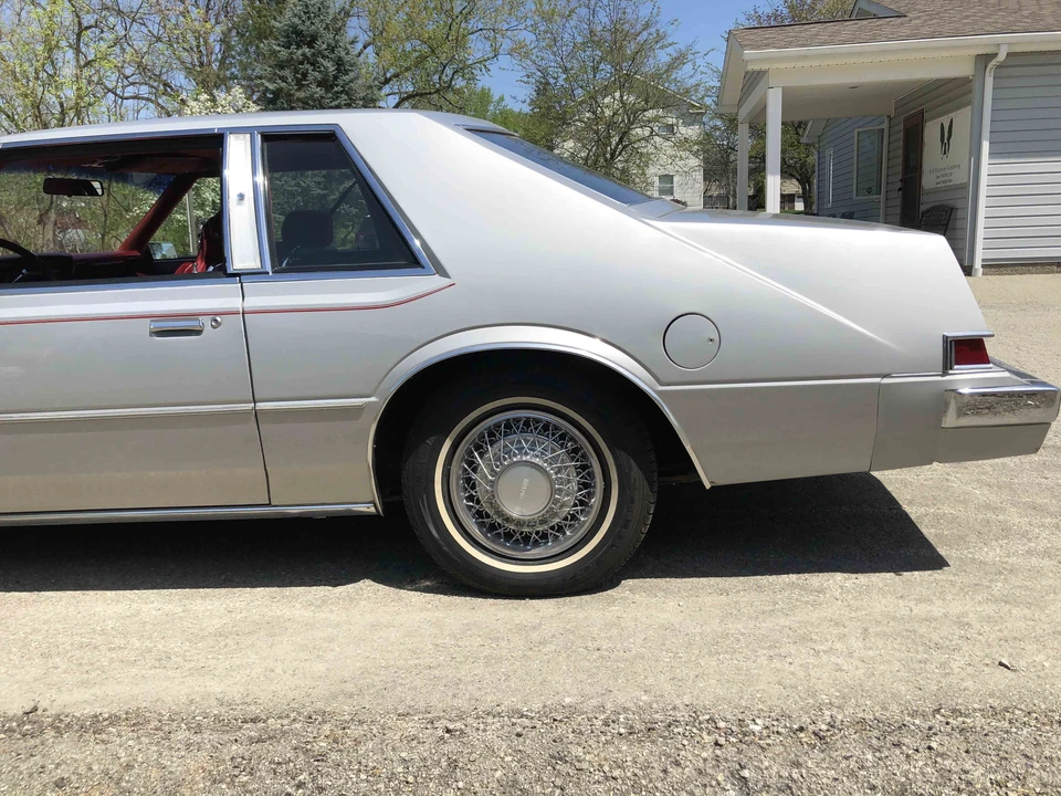 1981 Chrysler Imperial - Image 27 of 31