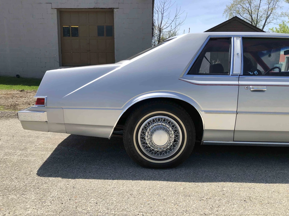 1981 Chrysler Imperial - Image 21 of 31