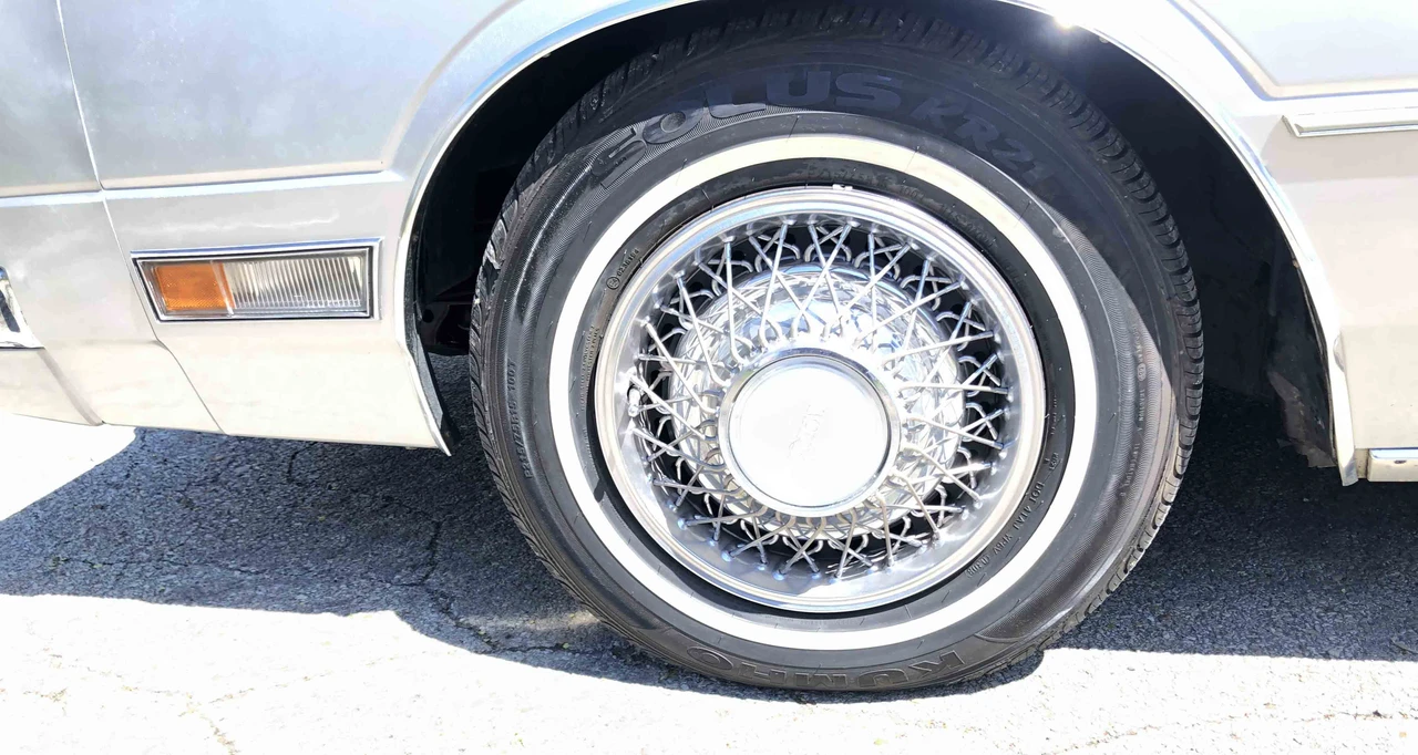 1981 Chrysler Imperial - Image 30 of 31