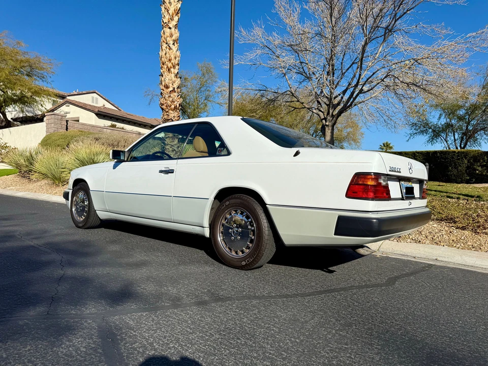 1990 Mercedes-Benz W124 E-Class - Image 4 of 31