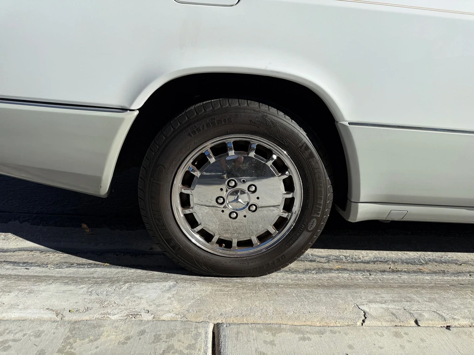 1990 Mercedes-Benz W124 E-Class - Image 12 of 31