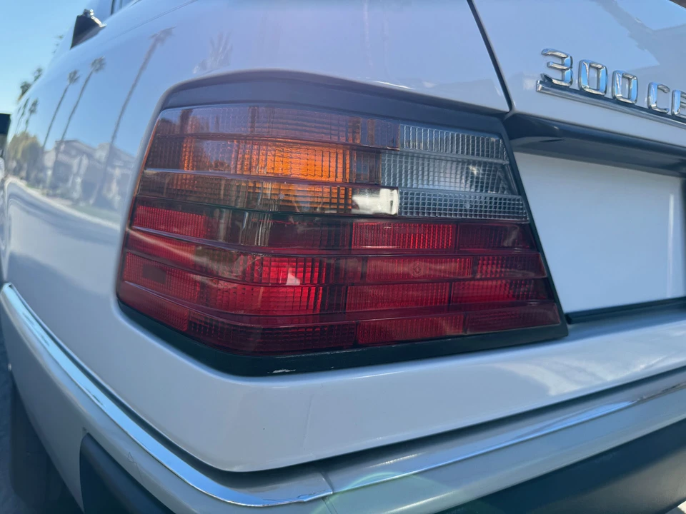 1990 Mercedes-Benz W124 E-Class - Image 18 of 31
