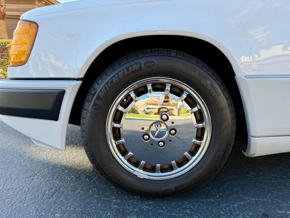 1990 Mercedes-Benz W124 E-Class - Image 9 of 31