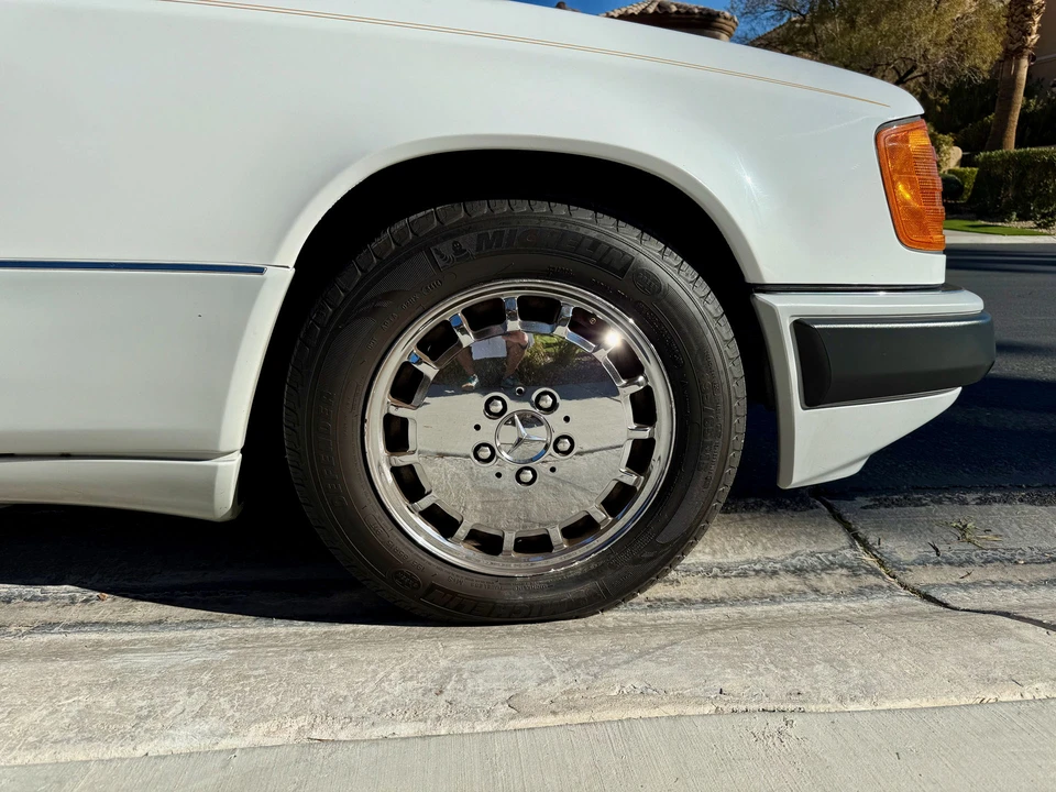 1990 Mercedes-Benz W124 E-Class - Image 13 of 31