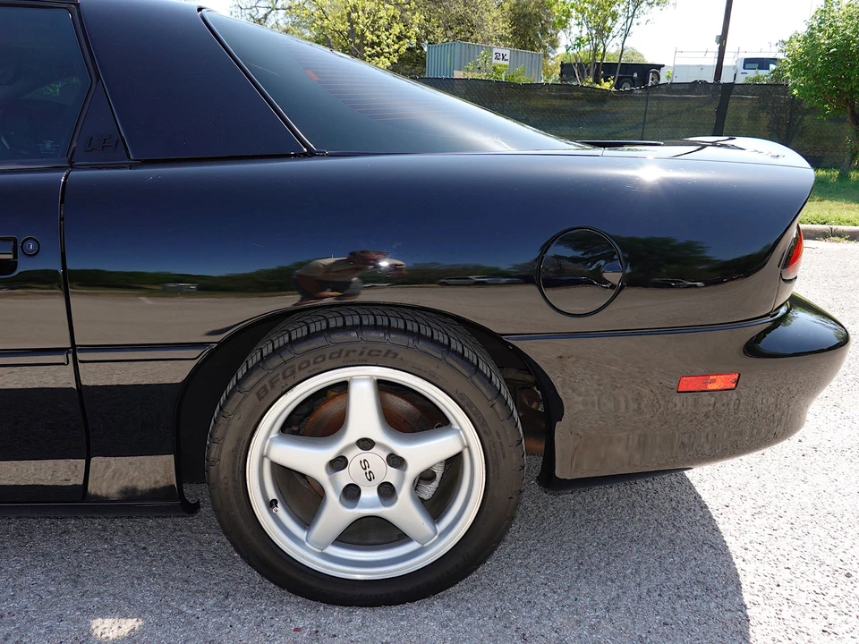 1996 Chevrolet Camaro SS 4th Gen - Image 27 of 31
