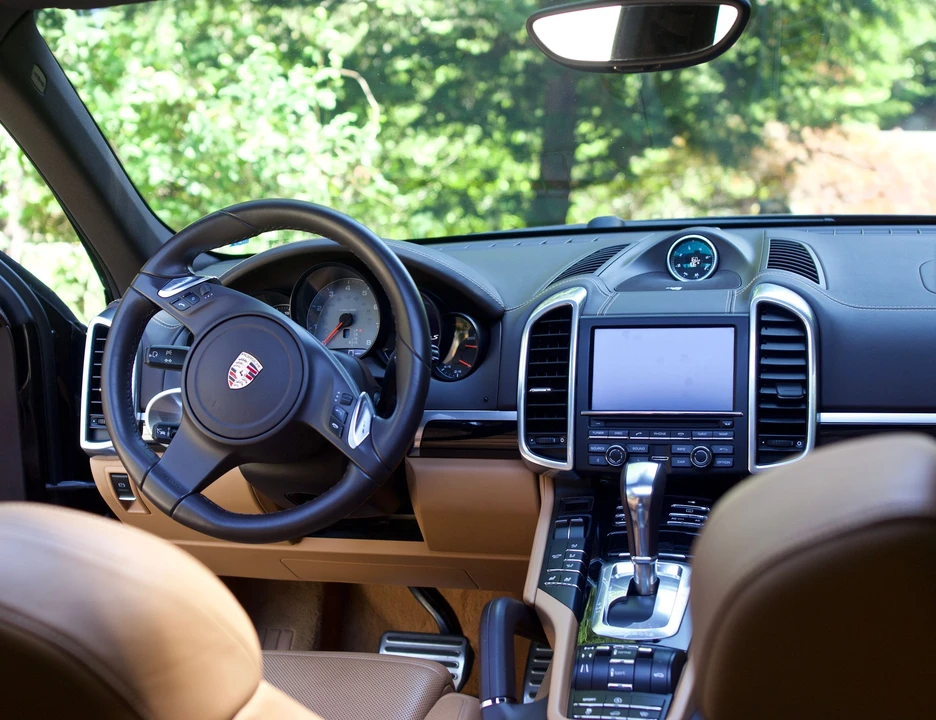 2011 Porsche 958 Cayenne S - Image 2 of 4