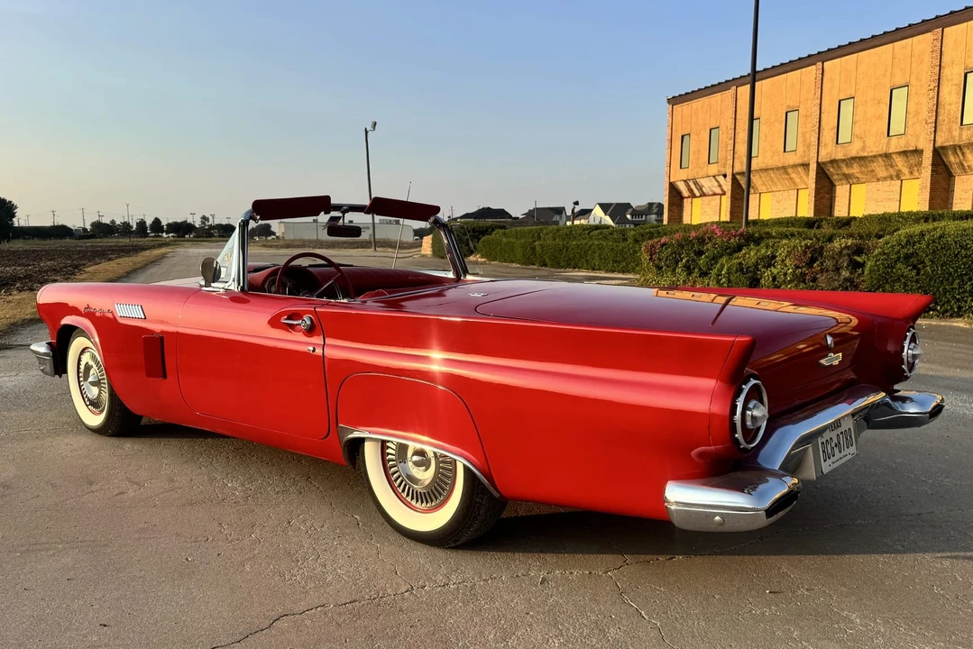 1957 Ford Thunderbird 1st Gen - Image 27 of 31