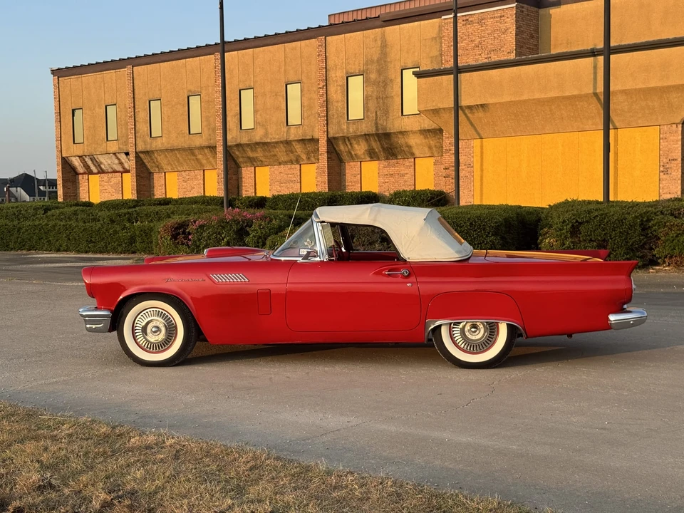 1957 Ford Thunderbird 1st Gen - Image 30 of 31