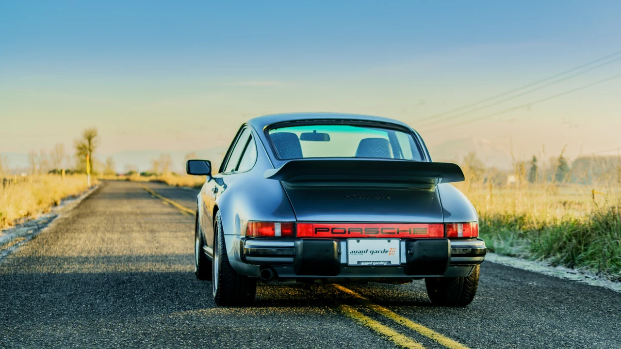 1985 Porsche 911 Carrera 3.2 - Image 11 of 31