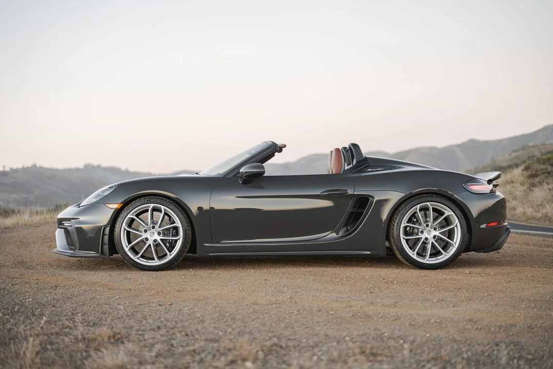2022 Porsche 718 Boxster Spyder - Image 14 of 31