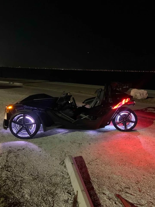 2019 Polaris Slingshot - Image 9 of 10