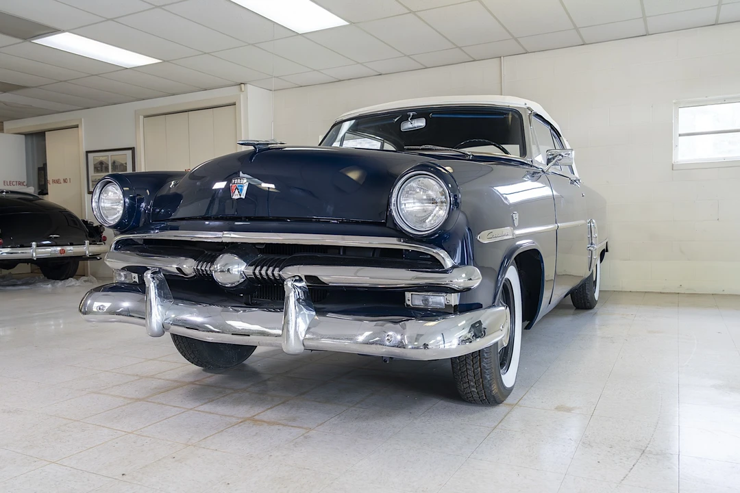 1953 Ford Crestline - Image 2 of 31