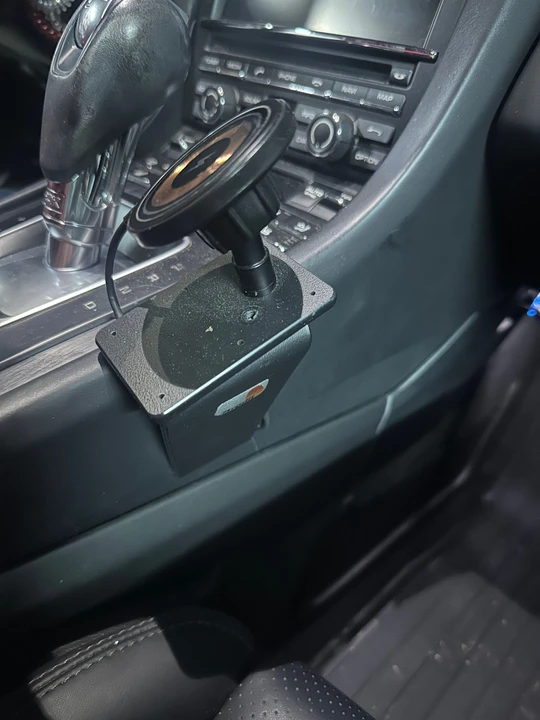 2011 Parts & Memorabilia Seats & Interior - Image 2 of 8