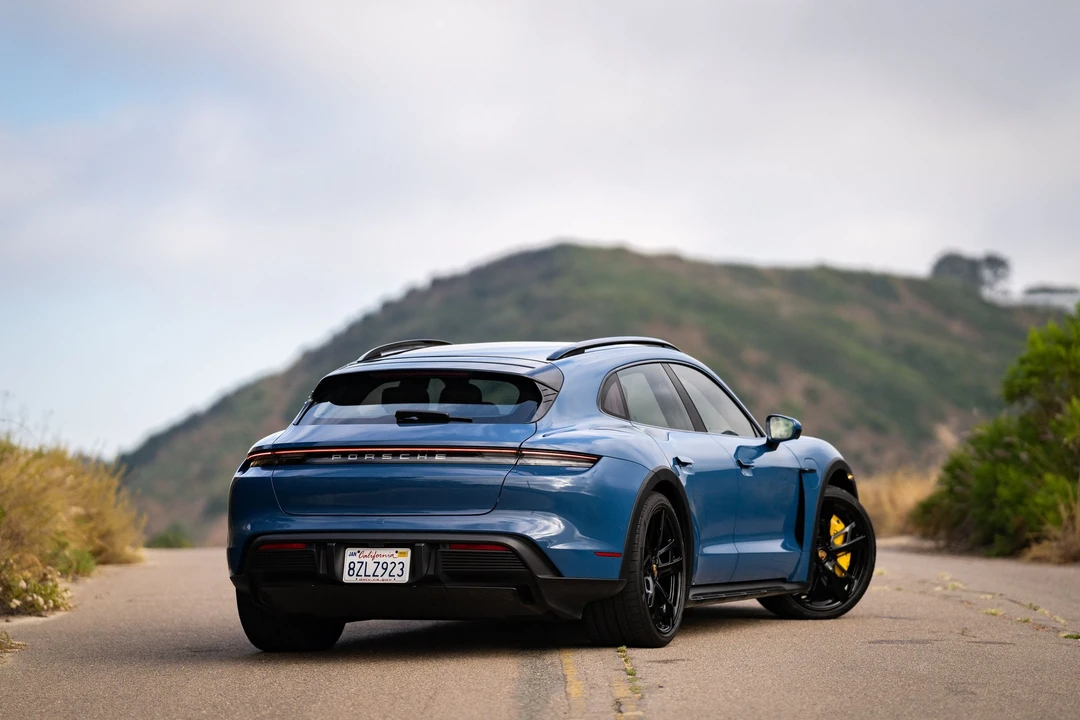 2021 Porsche Taycan 4S - Image 5 of 16