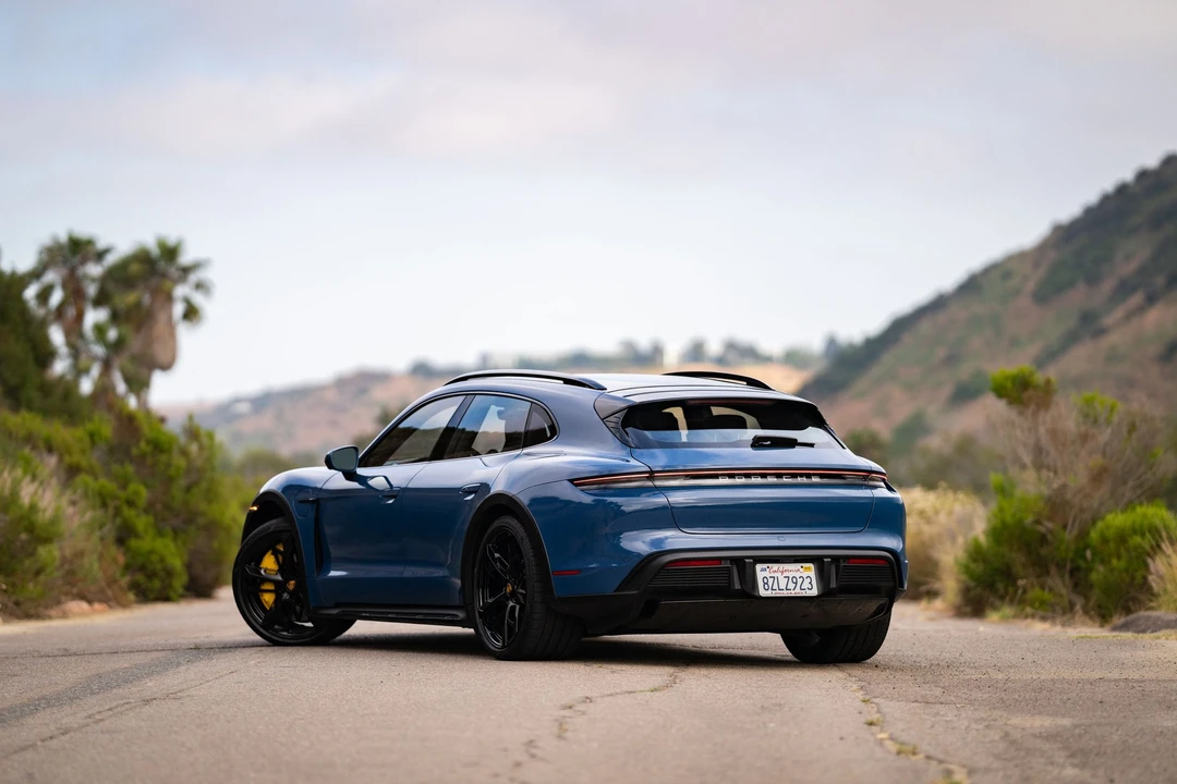 2021 Porsche Taycan 4S - Image 7 of 16