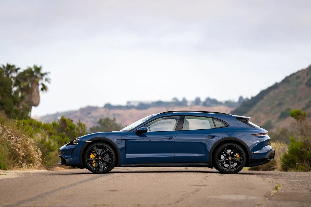 2021 Porsche Taycan 4S - Image 8 of 16
