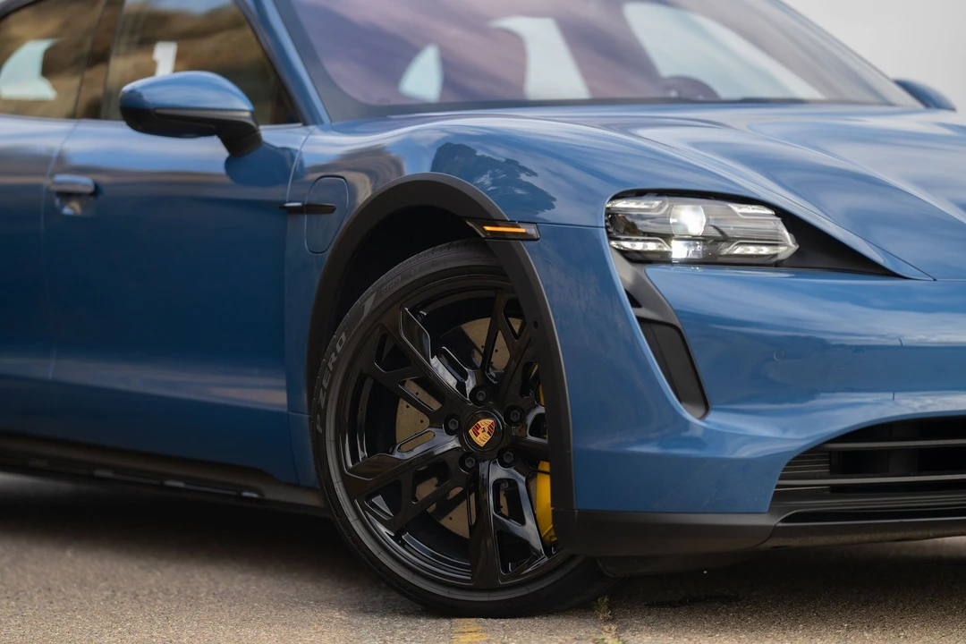 2021 Porsche Taycan 4S - Image 9 of 16