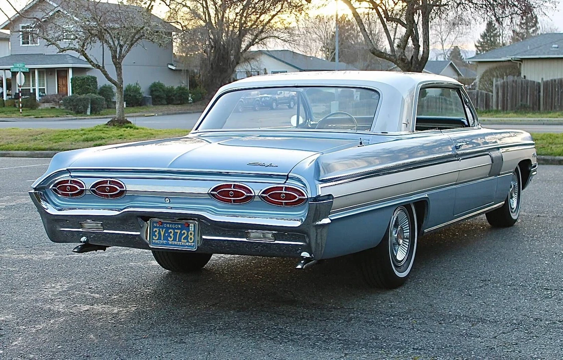 1962 Oldsmobile Starfire - Image 2 of 11