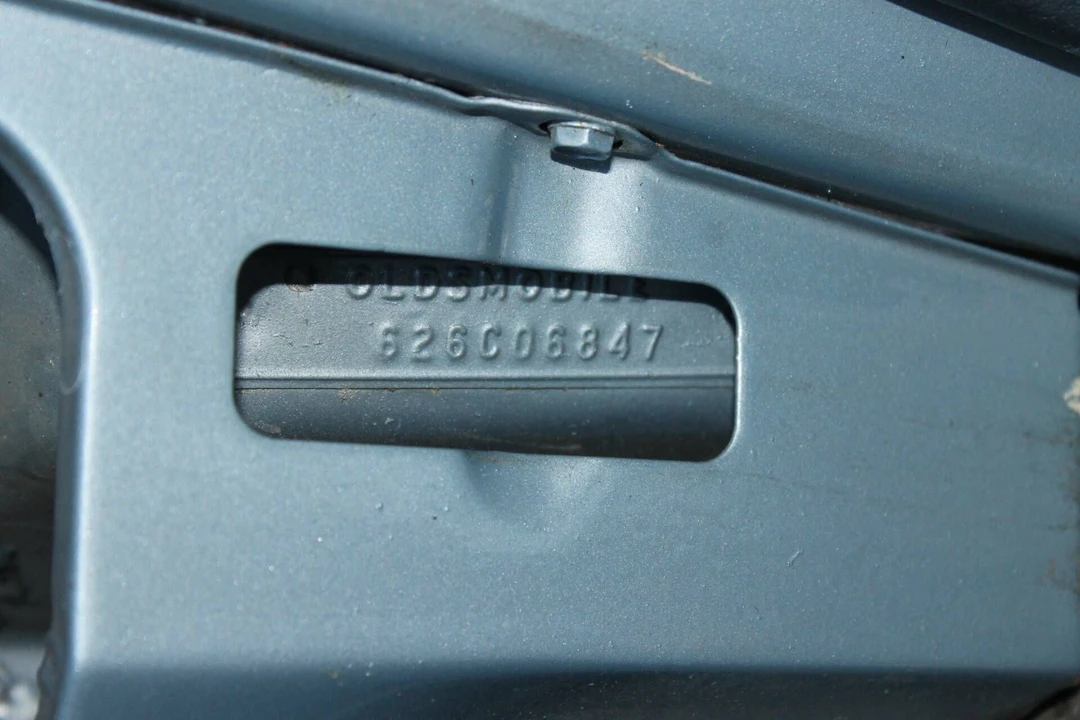 1962 Oldsmobile Starfire - Image 10 of 11