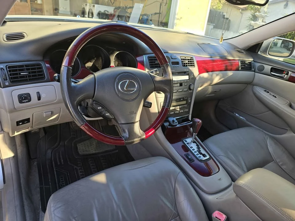 2004 Lexus ES 3rd Gen - Image 5 of 11