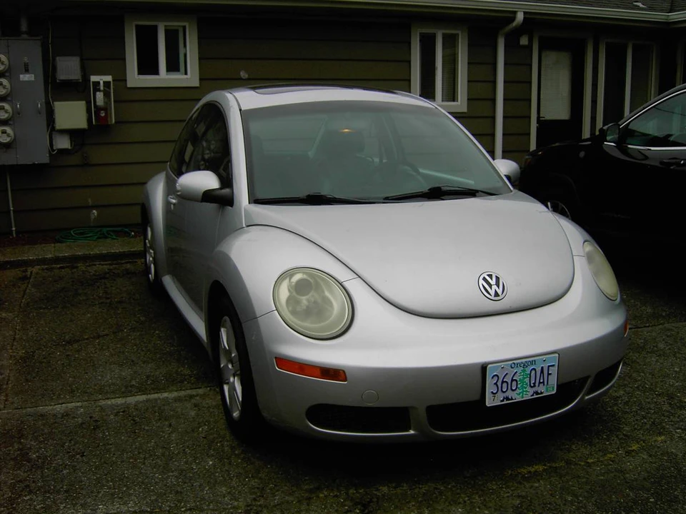 2007 Volkswagen New Beetle - Image 10 of 12