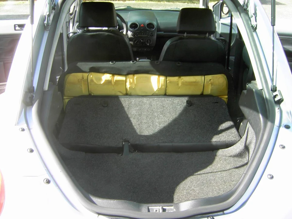 2007 Volkswagen New Beetle - Image 2 of 12