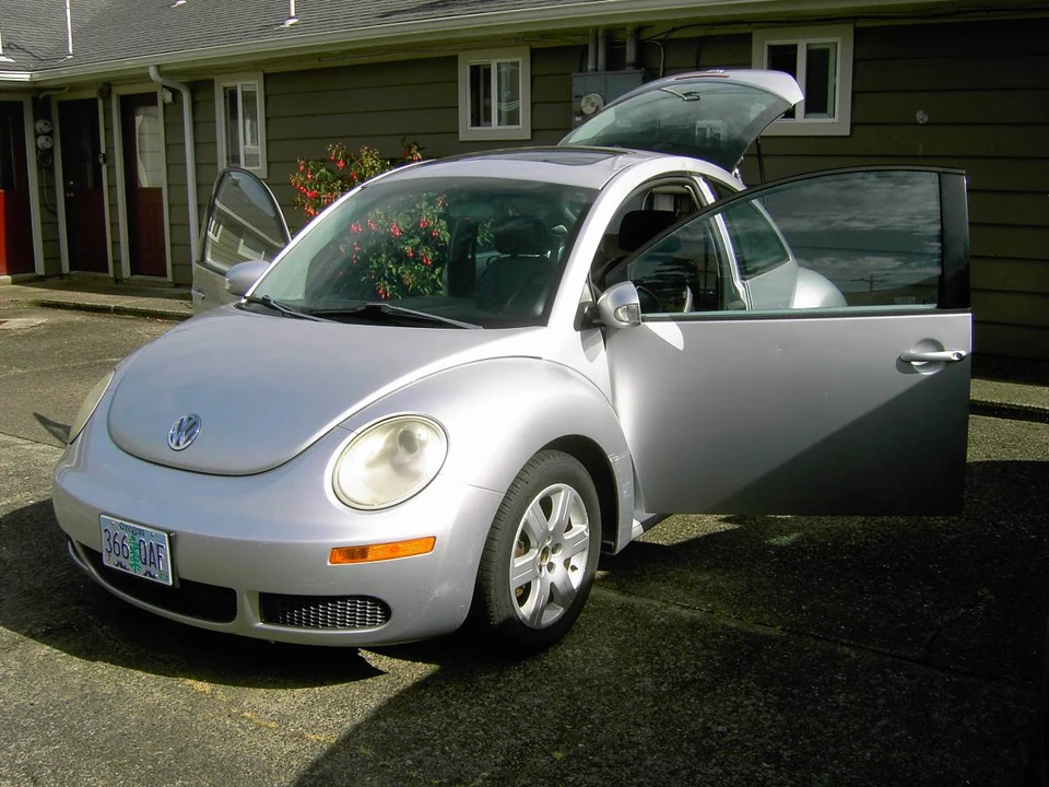 2007 Volkswagen New Beetle - Image 7 of 12