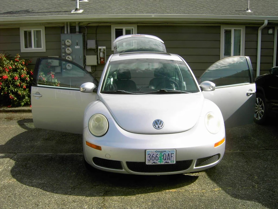 2007 Volkswagen New Beetle - Image 6 of 12