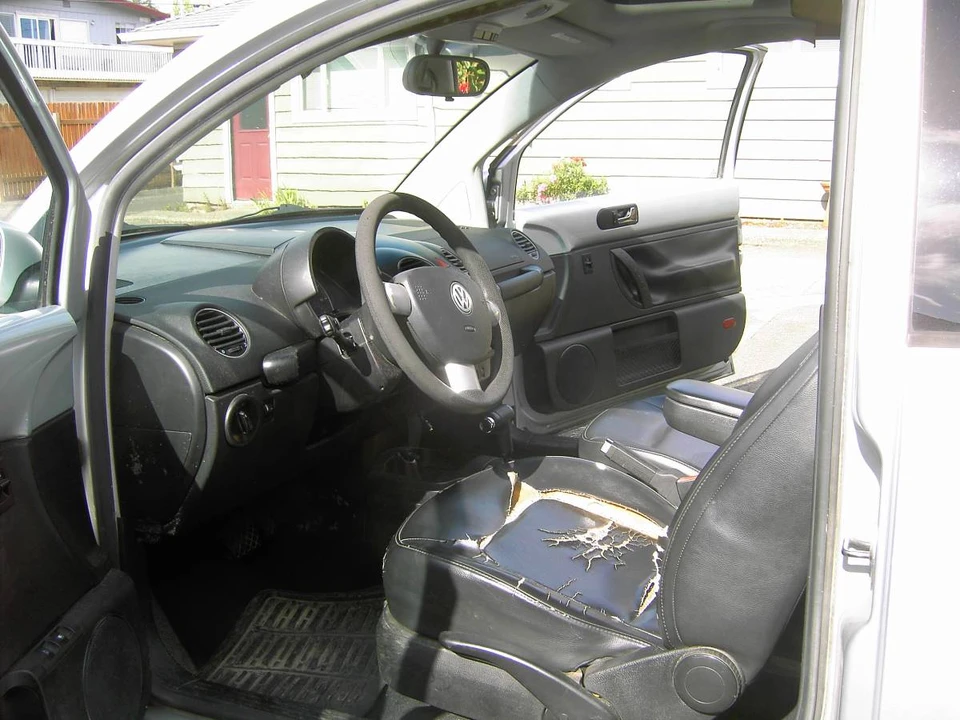 2007 Volkswagen New Beetle - Image 8 of 12